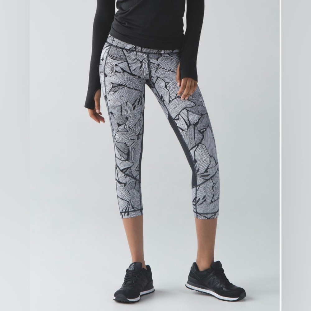 Lululemon Pace Rival Crops - Dottie Tribe White Black - Size 6